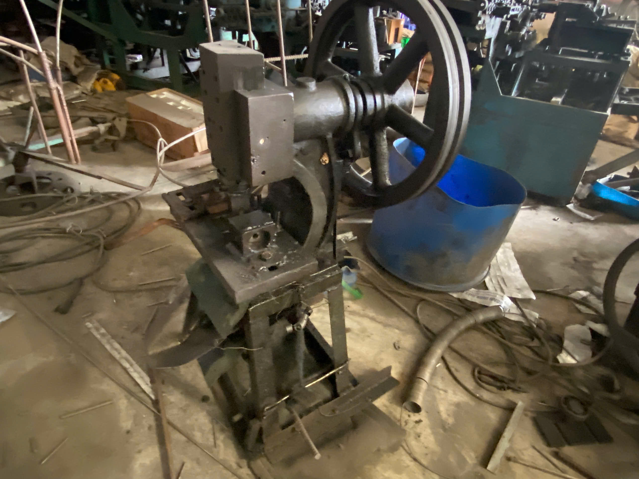 Chain bending machine 1